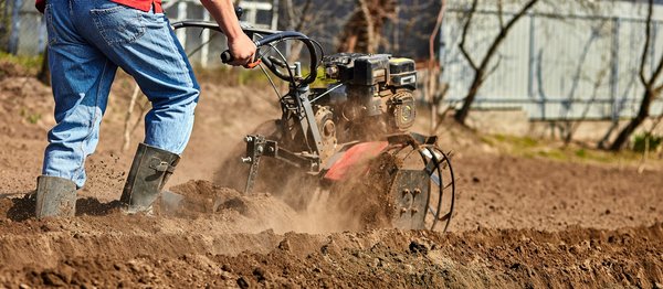 Motobineuse thermique 4 temps : conseils pour trouver le modèle idéal