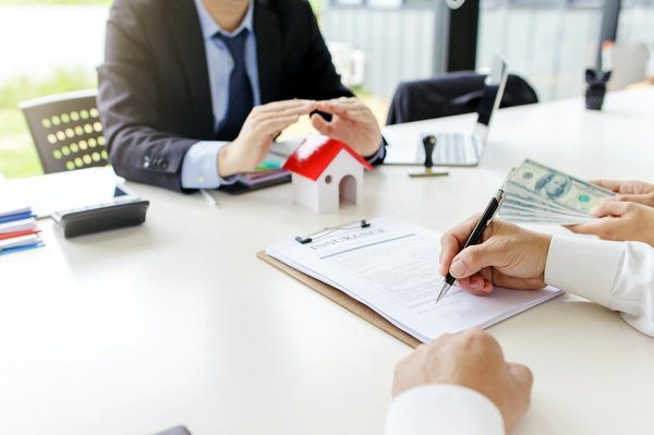 Quelles sont les stratégies d'économie offertes par un courtier en assurance de prêt ?