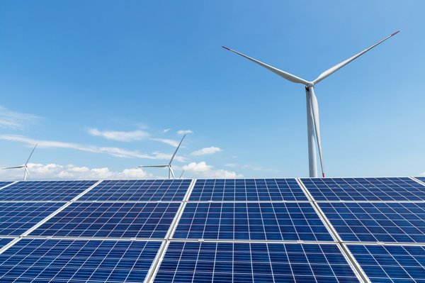 La puissance du soleil à votre porte : les avantages des énergies renouvelables